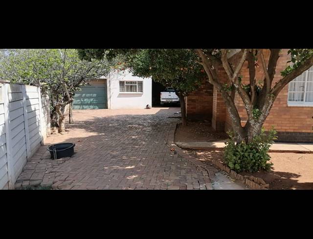 3 BEDROOM HOUSE FOR SALE IN STILFONTEIN EXT 2